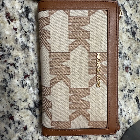 Michael Kors Tan and Cream Geometric Wallet - Picture 1 of 1